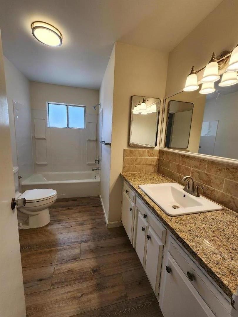 8831 E Herndon Ave, Clovis, CA 93619