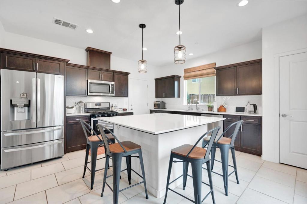 888 Descanso Ave, Clovis, CA 93619