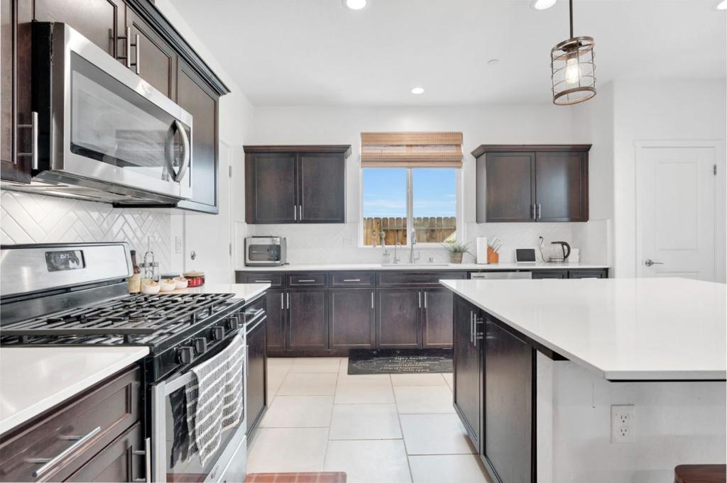 888 Descanso Ave, Clovis, CA 93619