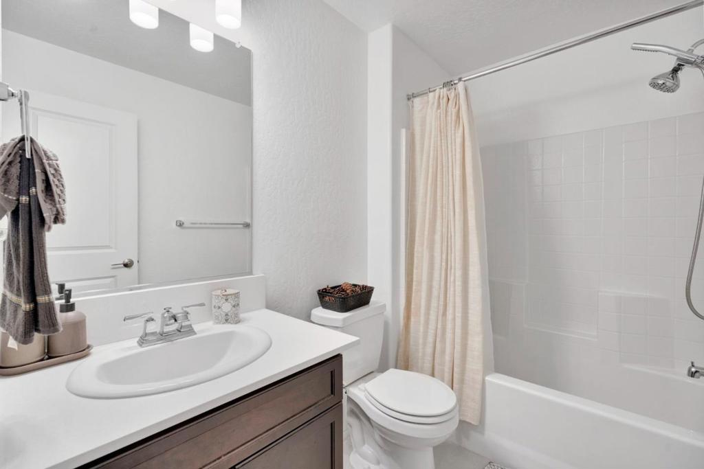 888 Descanso Ave, Clovis, CA 93619