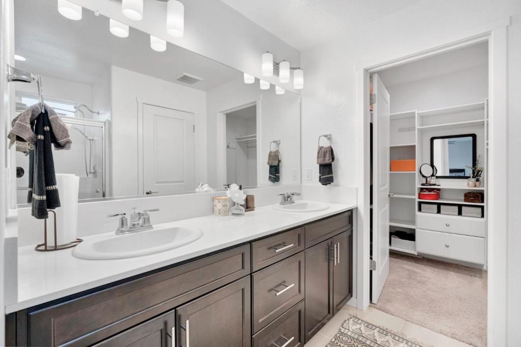 888 Descanso Ave, Clovis, CA 93619