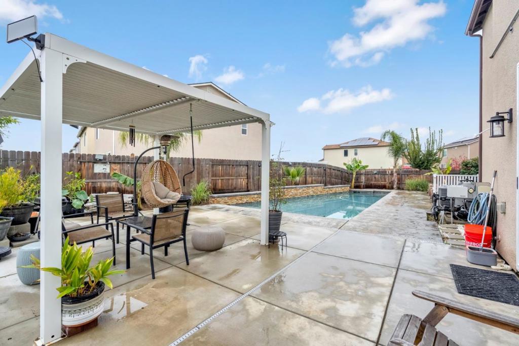 888 Descanso Ave, Clovis, CA 93619