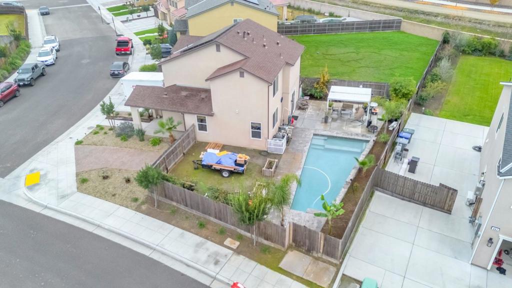 888 Descanso Ave, Clovis, CA 93619