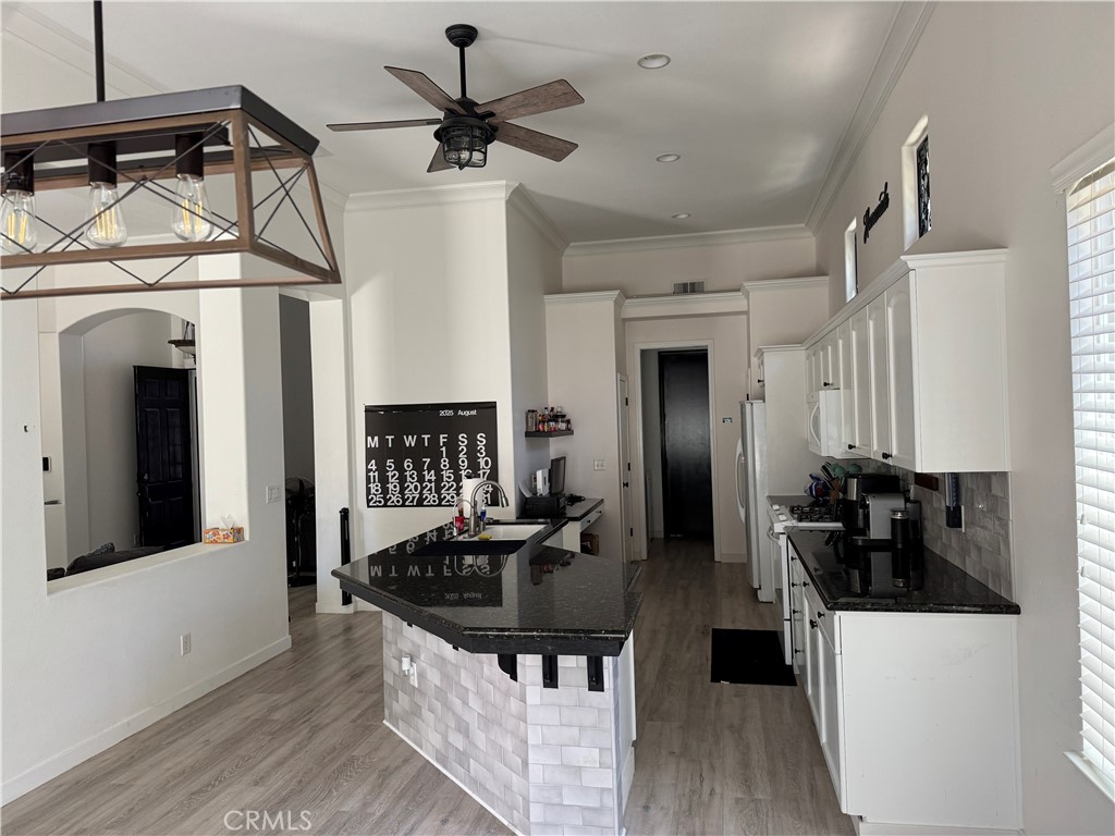 2974 Twain Ave, Clovis, CA 93611