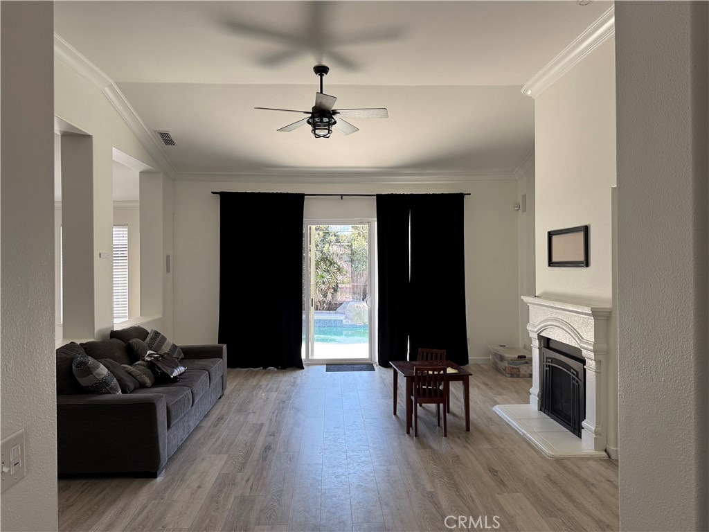 2974 Twain Ave, Clovis, CA 93611