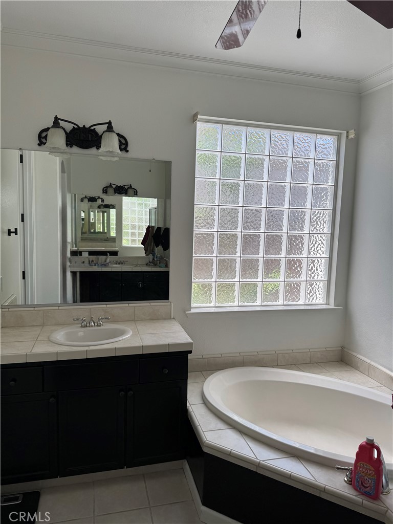 2974 Twain Ave, Clovis, CA 93611