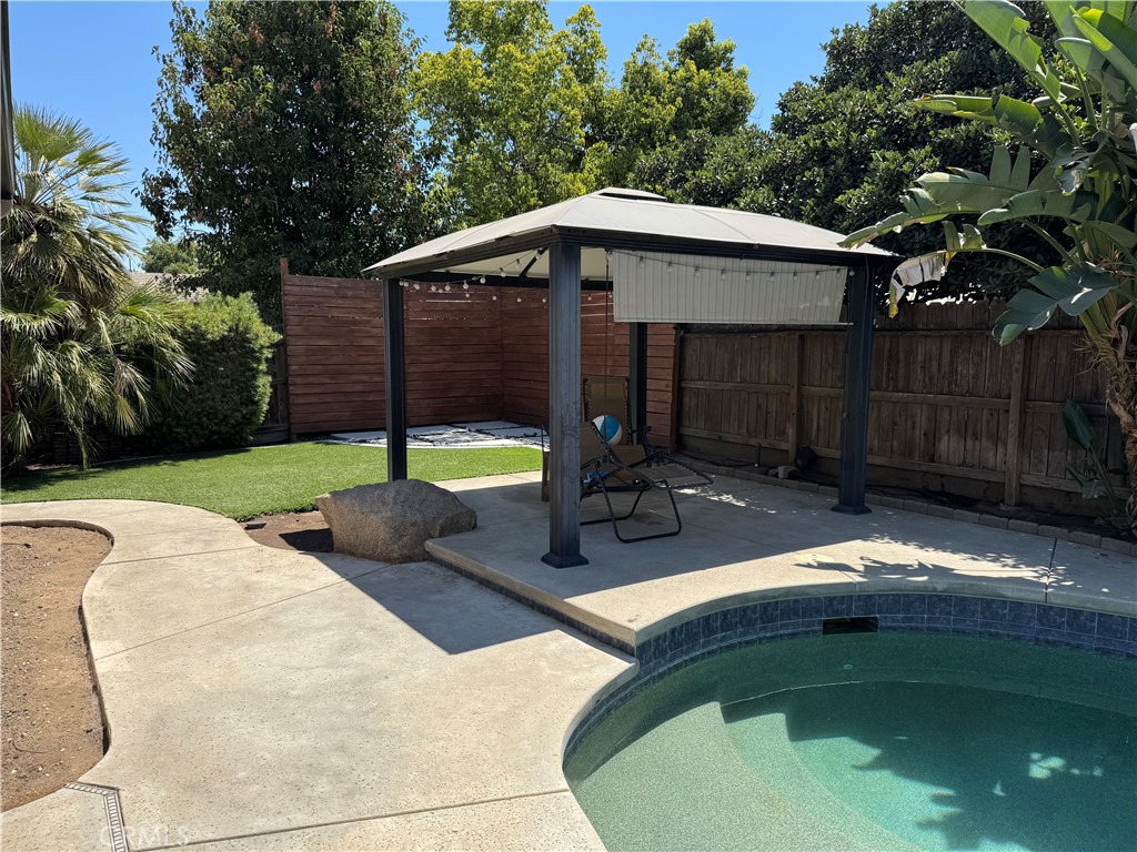 2974 Twain Ave, Clovis, CA 93611