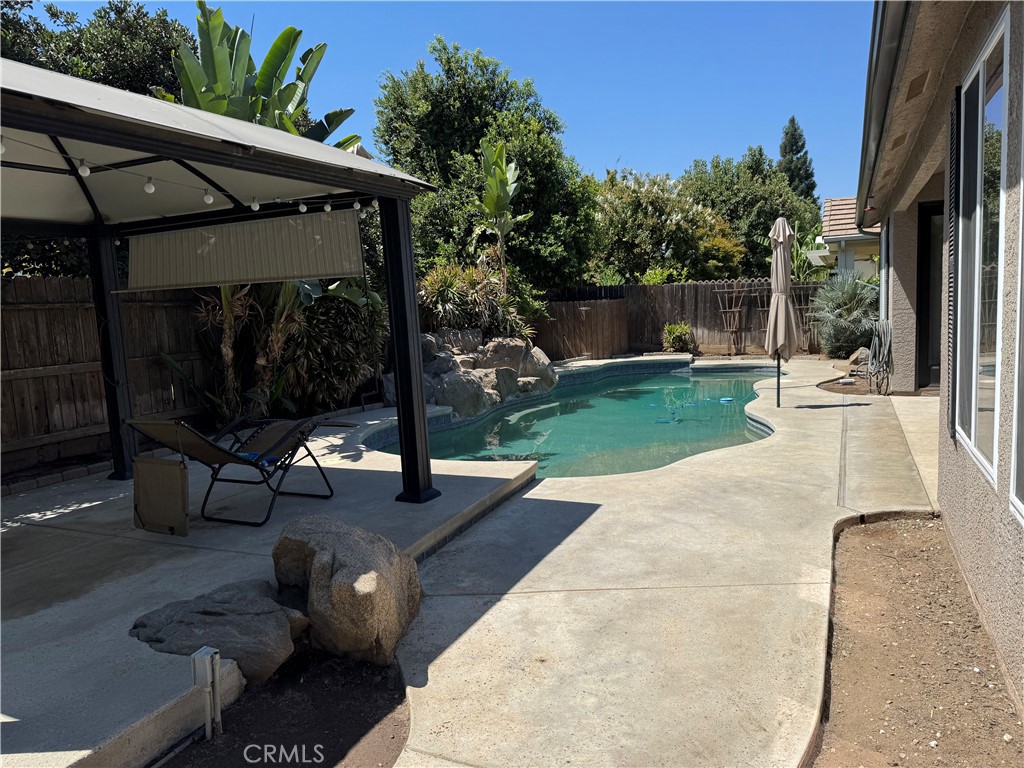 2974 Twain Ave, Clovis, CA 93611