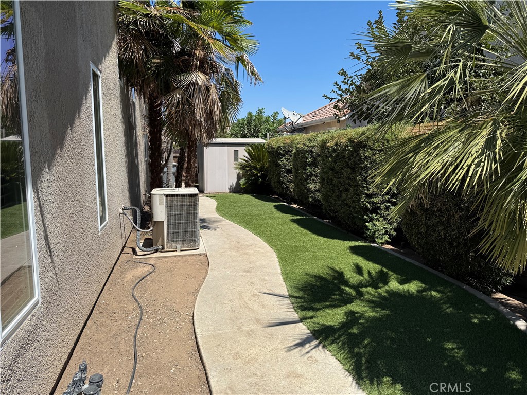 2974 Twain Ave, Clovis, CA 93611