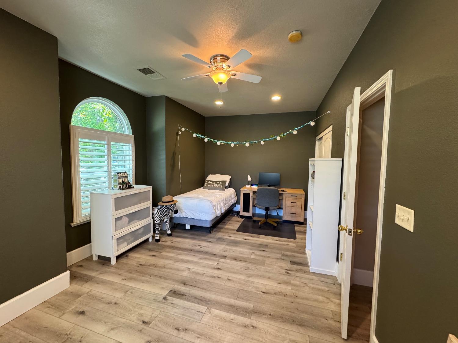 1822 N Magnolia, Clovis, CA 93619