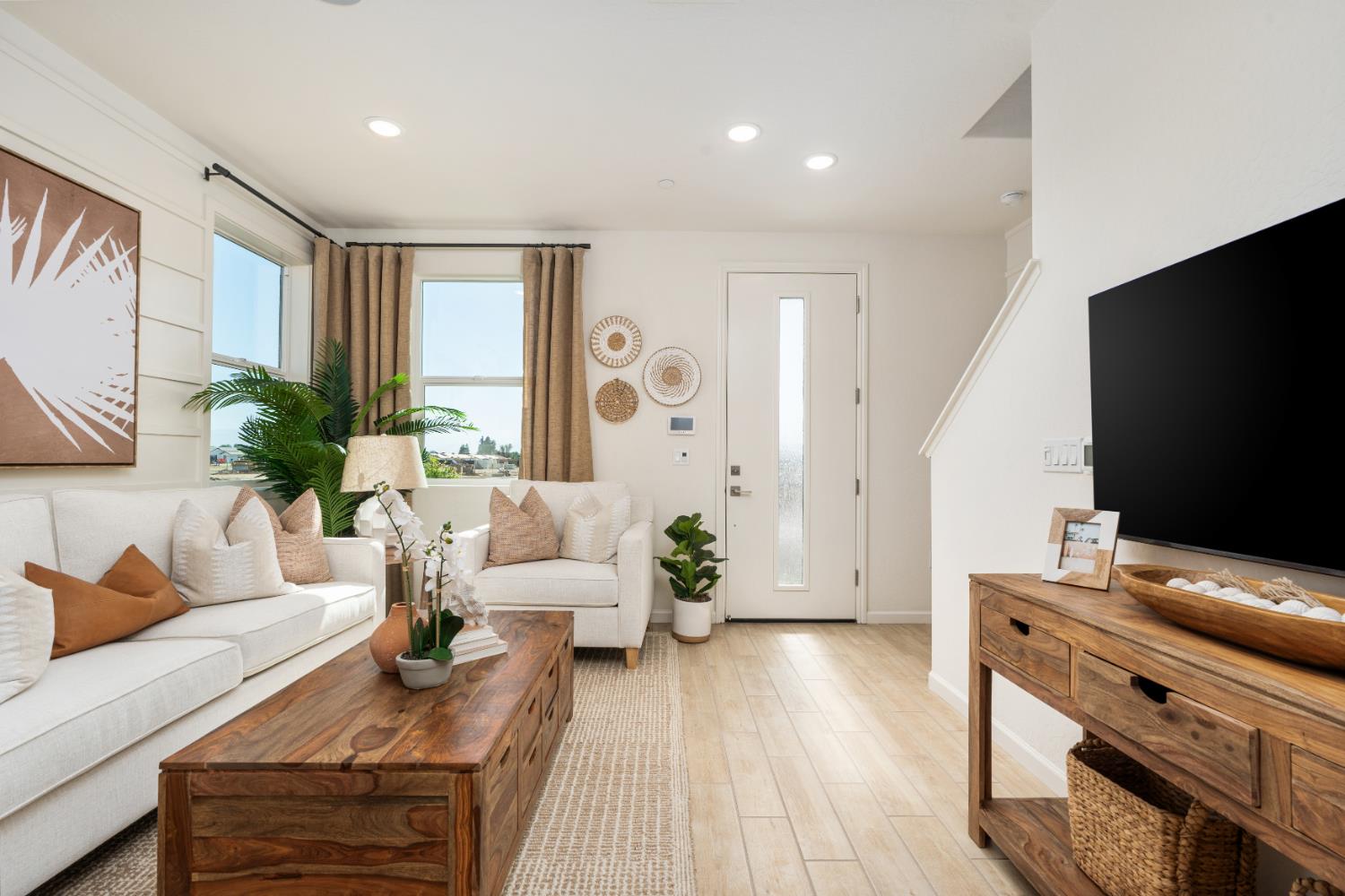 1484 Farmhouse Ln, Clovis, CA 93619