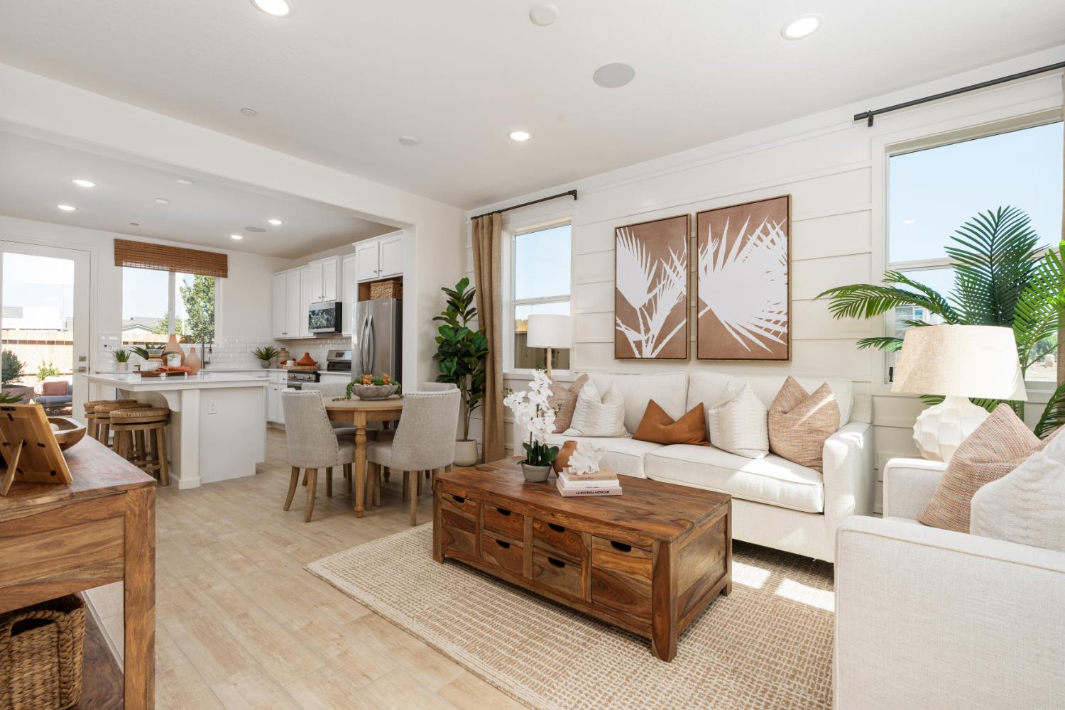 1484 Farmhouse Ln, Clovis, CA 93619