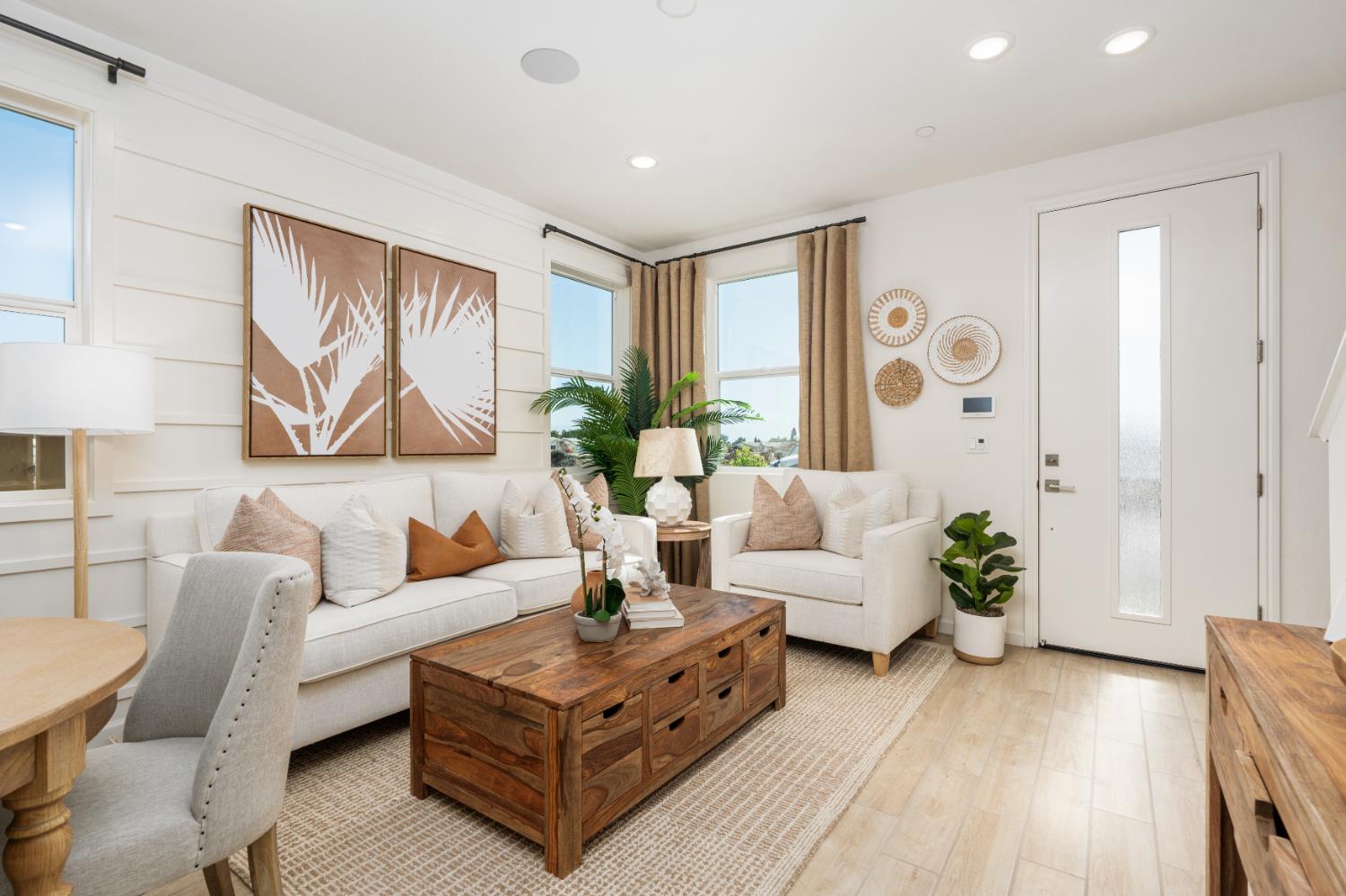 1484 Farmhouse Ln, Clovis, CA 93619