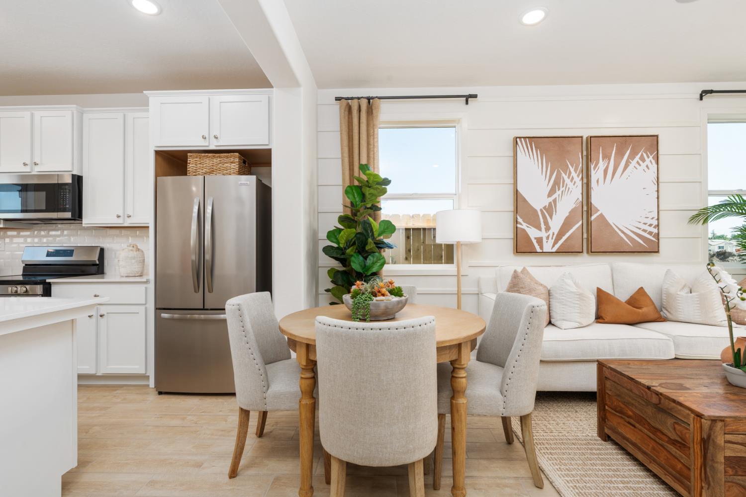 1484 Farmhouse Ln, Clovis, CA 93619