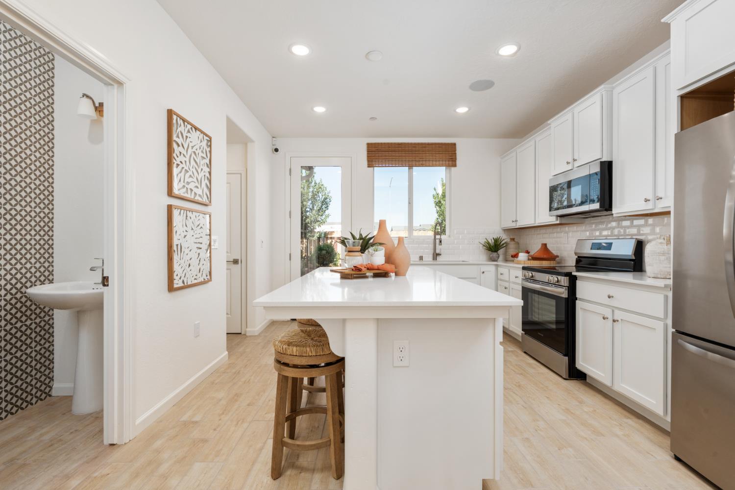 1484 Farmhouse Ln, Clovis, CA 93619