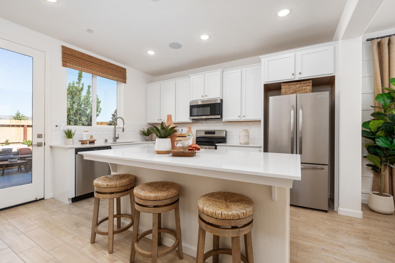 1484 Farmhouse Ln, Clovis, CA 93619