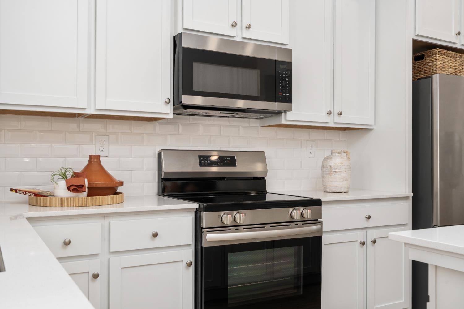 1484 Farmhouse Ln, Clovis, CA 93619