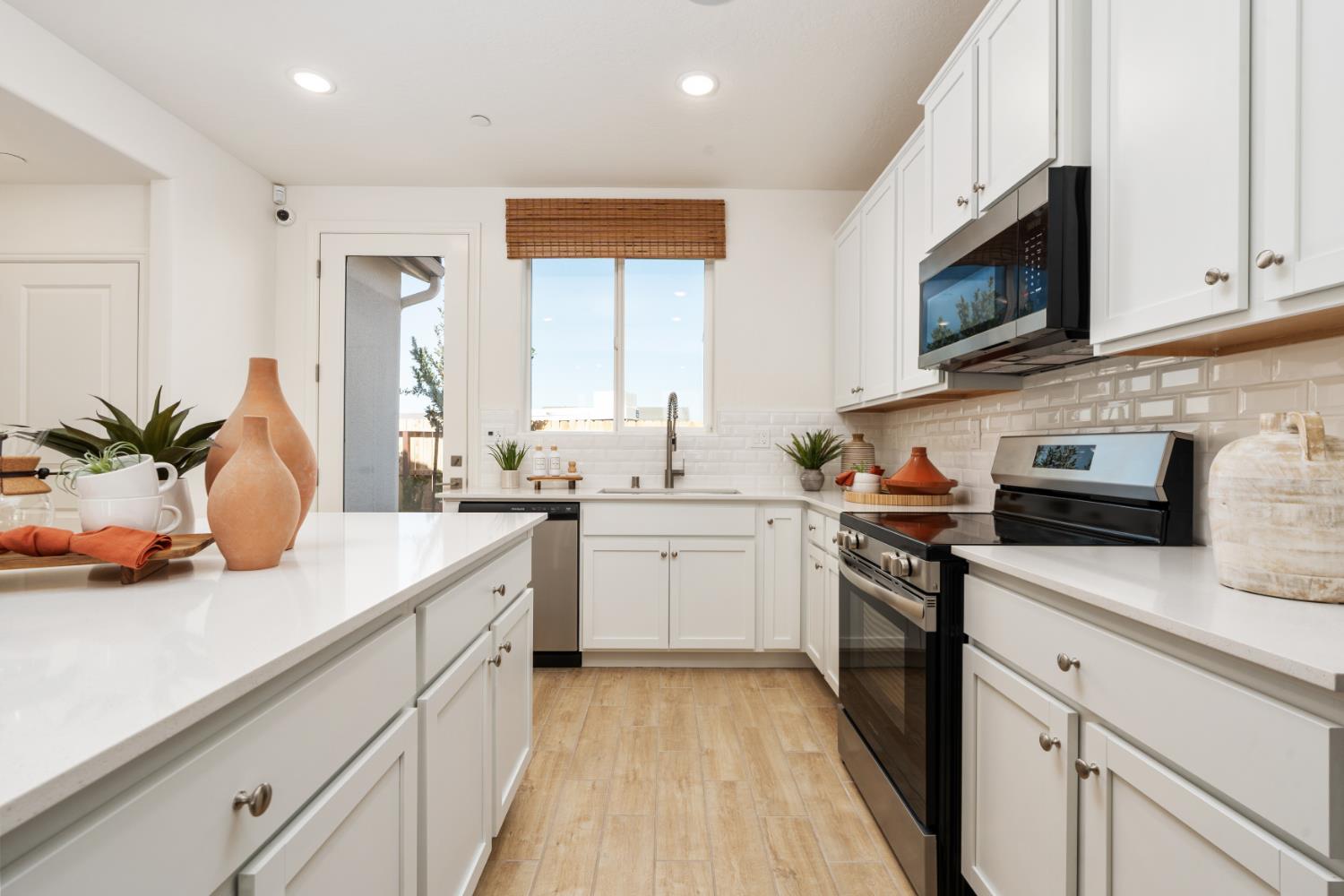 1484 Farmhouse Ln, Clovis, CA 93619