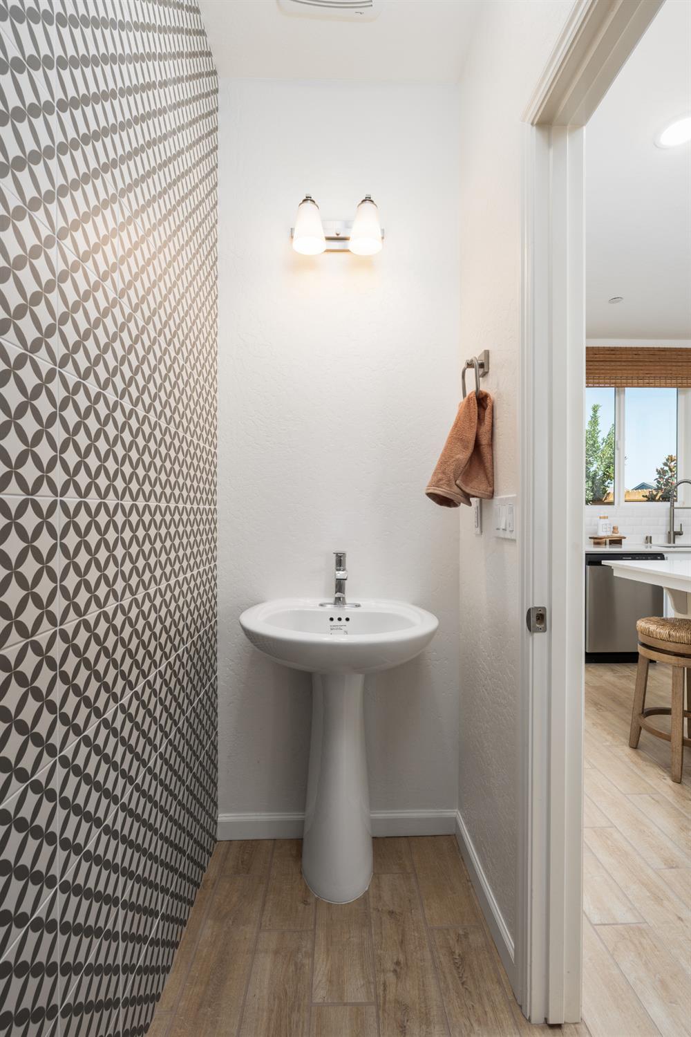 1484 Farmhouse Ln, Clovis, CA 93619