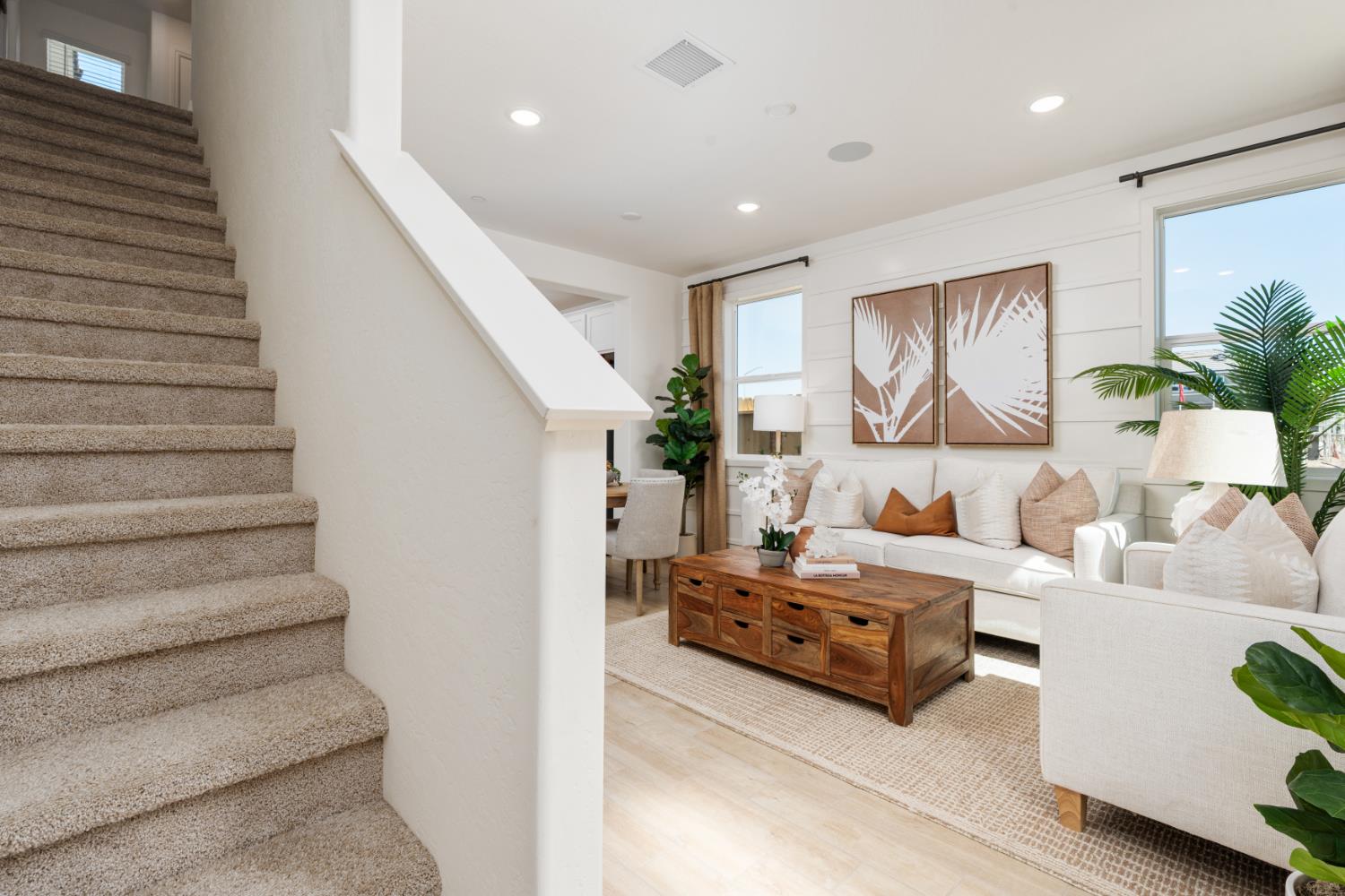 1484 Farmhouse Ln, Clovis, CA 93619