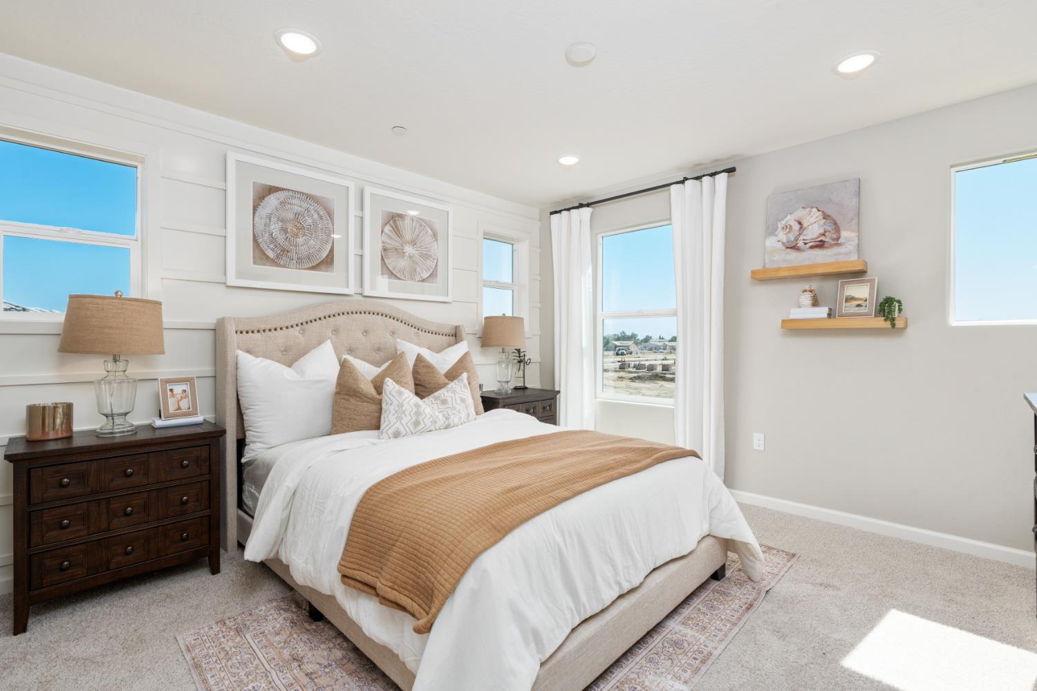 1484 Farmhouse Ln, Clovis, CA 93619