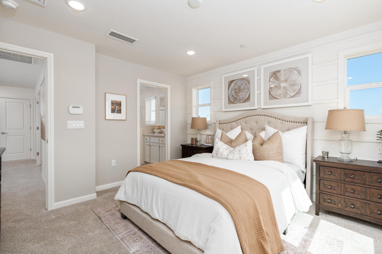 1484 Farmhouse Ln, Clovis, CA 93619