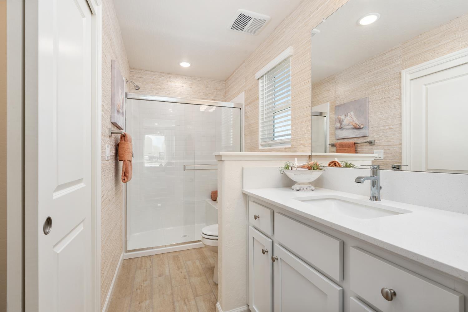 1484 Farmhouse Ln, Clovis, CA 93619