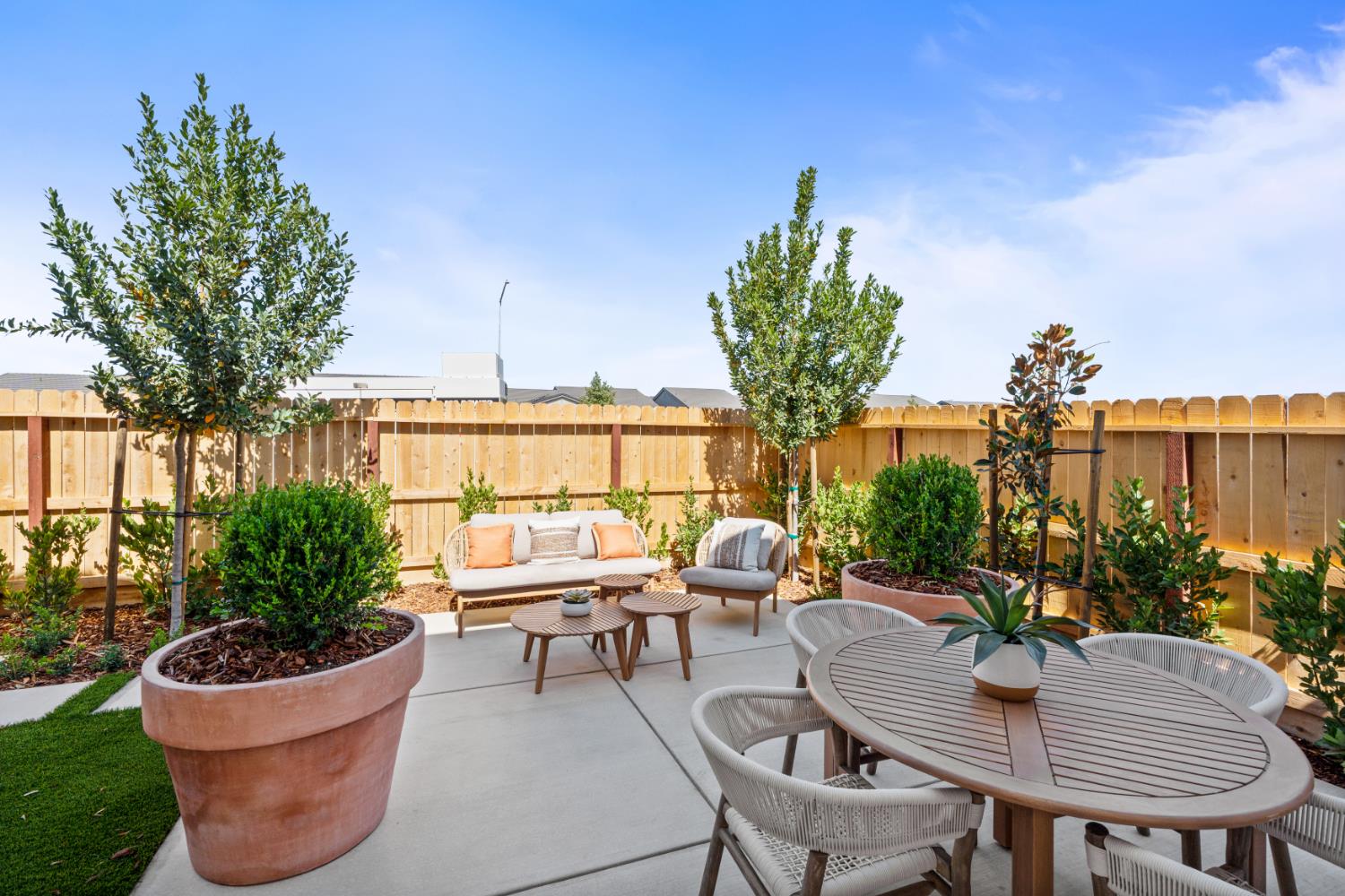 1484 Farmhouse Ln, Clovis, CA 93619