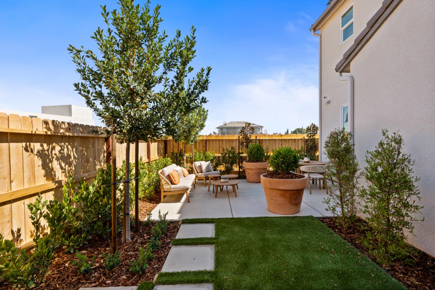 1484 Farmhouse Ln, Clovis, CA 93619