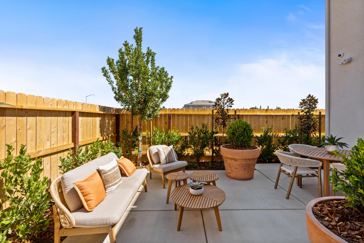 1484 Farmhouse Ln, Clovis, CA 93619