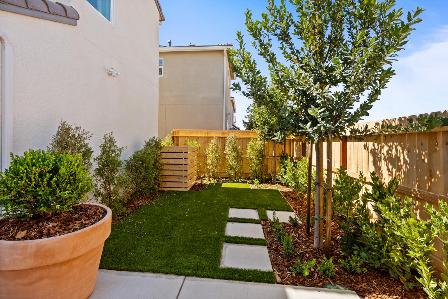 1484 Farmhouse Ln, Clovis, CA 93619