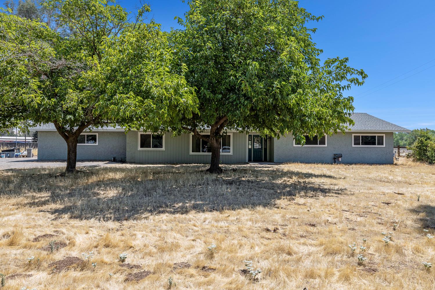 10858 N Armstrong Ave, Clovis, CA 93619