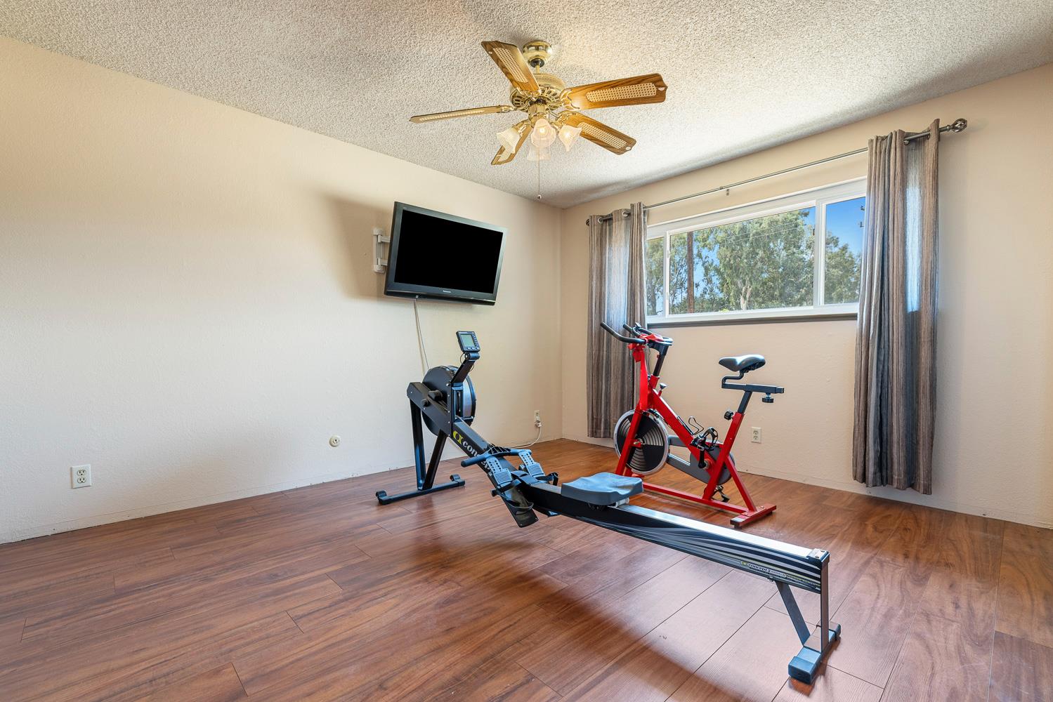 10858 N Armstrong Ave, Clovis, CA 93619
