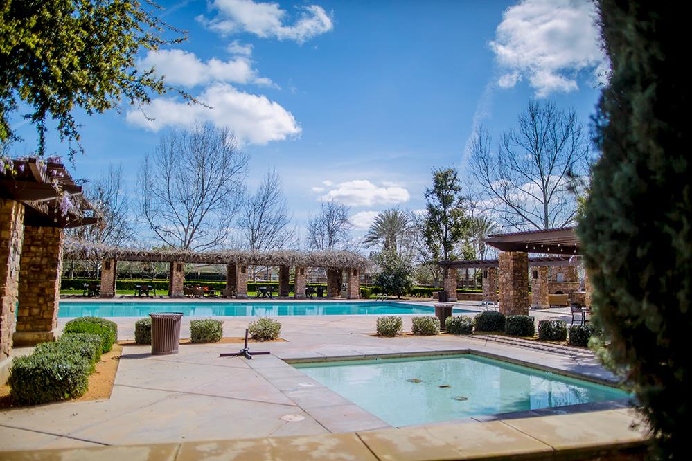 1587 N STRADA Way, Clovis, CA 93619