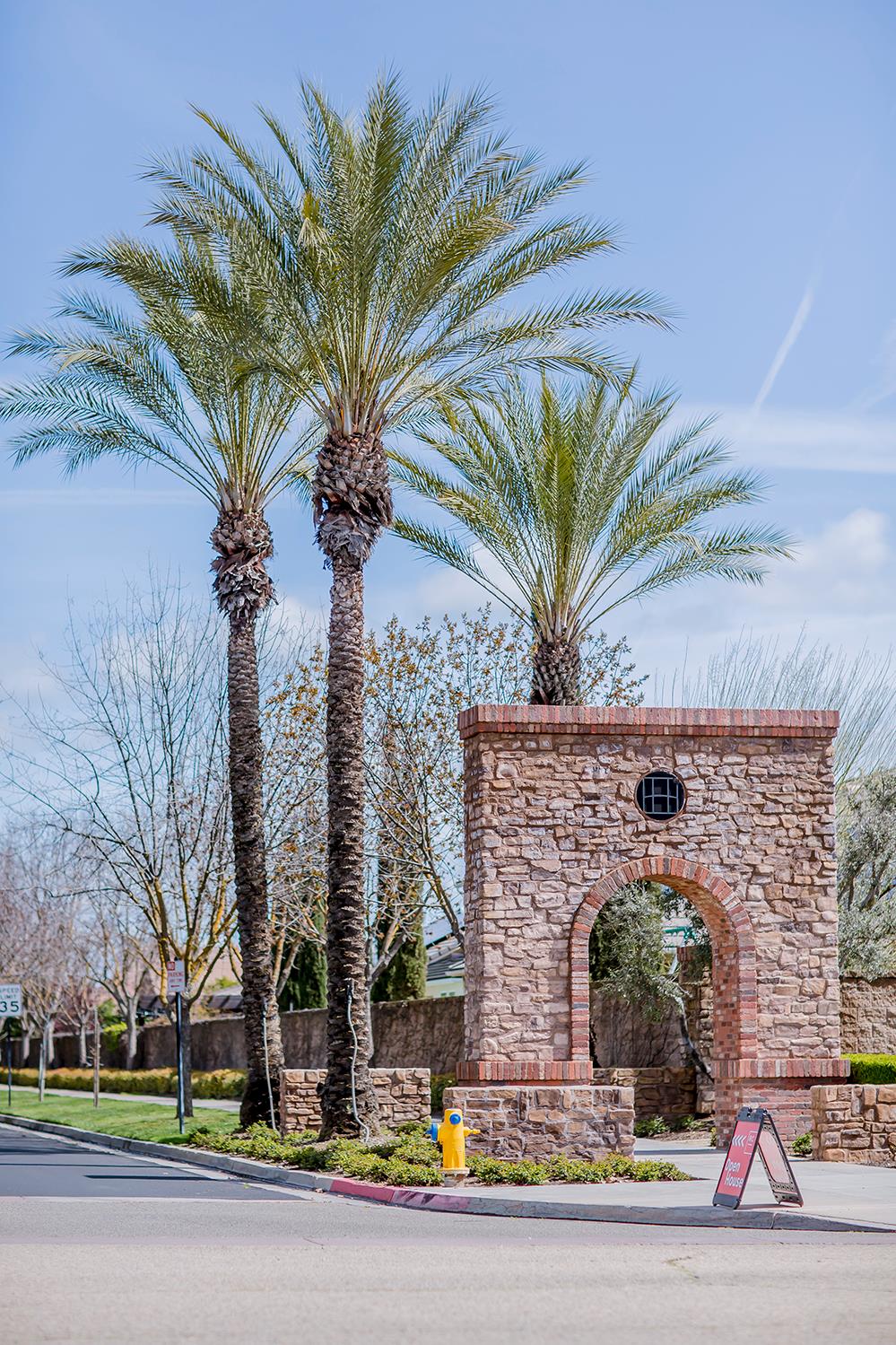 1587 N STRADA Way, Clovis, CA 93619