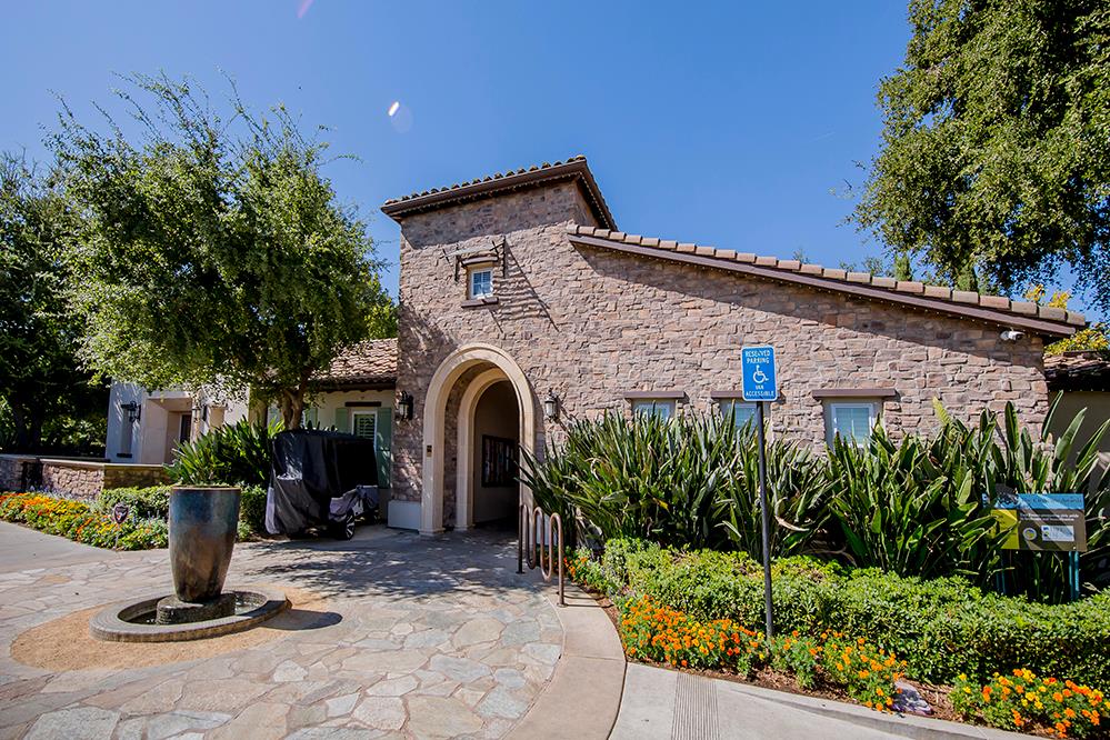 1587 N STRADA Way, Clovis, CA 93619