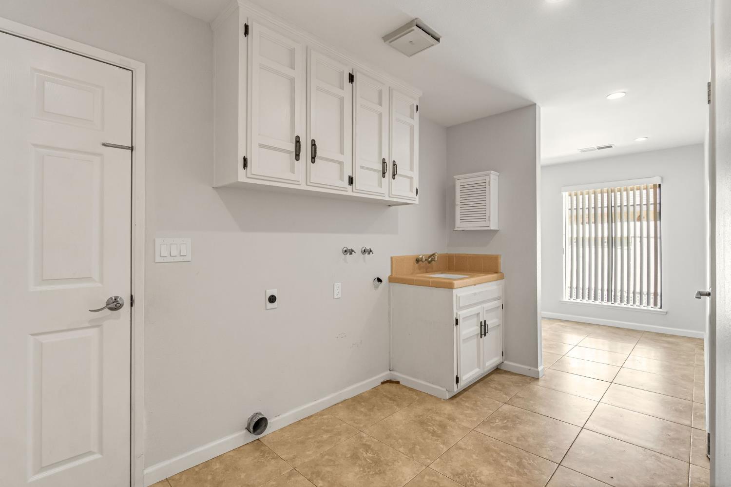 493 Timmy Ave, Clovis, CA 93612