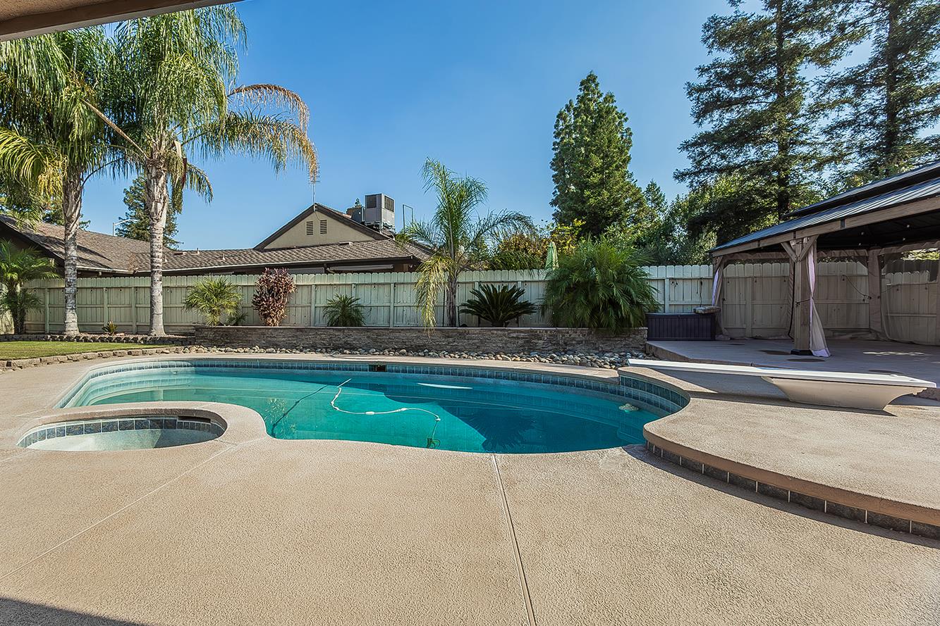 493 Timmy Ave, Clovis, CA 93612