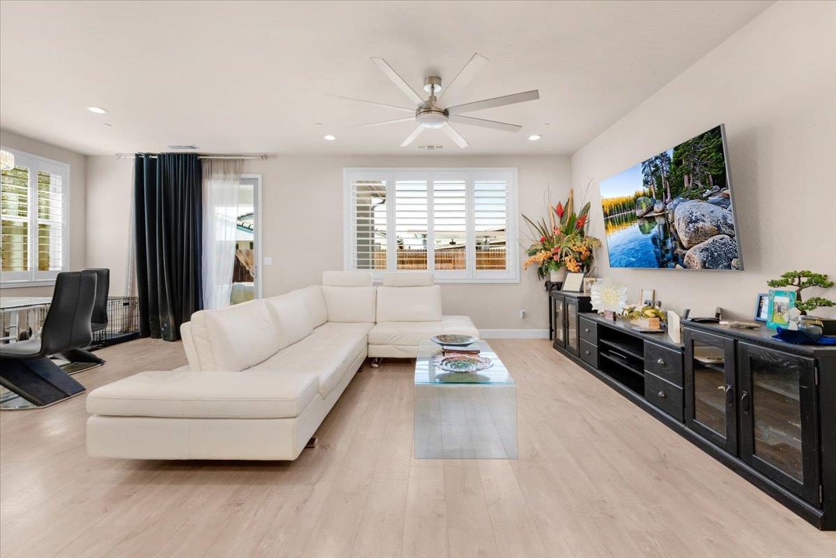 3833 Hannah Ln, Clovis, CA 93619