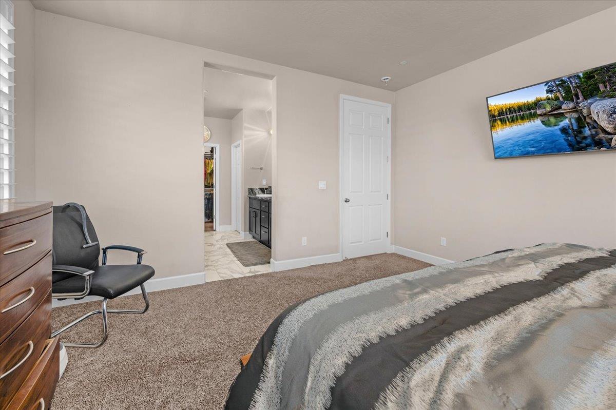 3833 Hannah Ln, Clovis, CA 93619