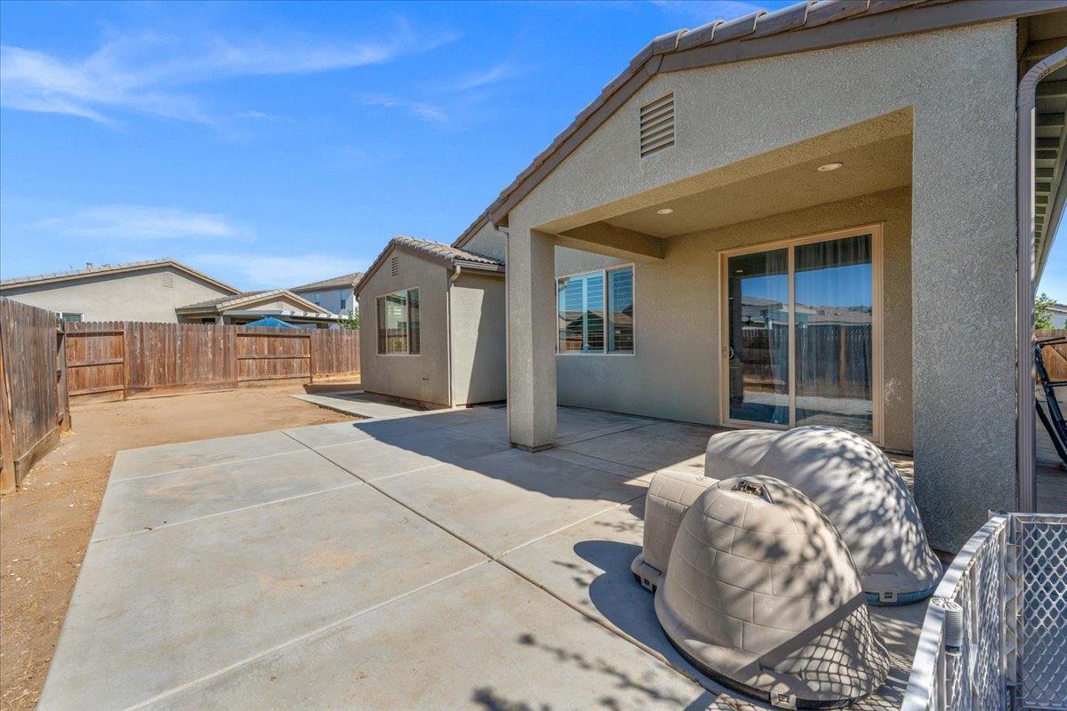 3833 Hannah Ln, Clovis, CA 93619