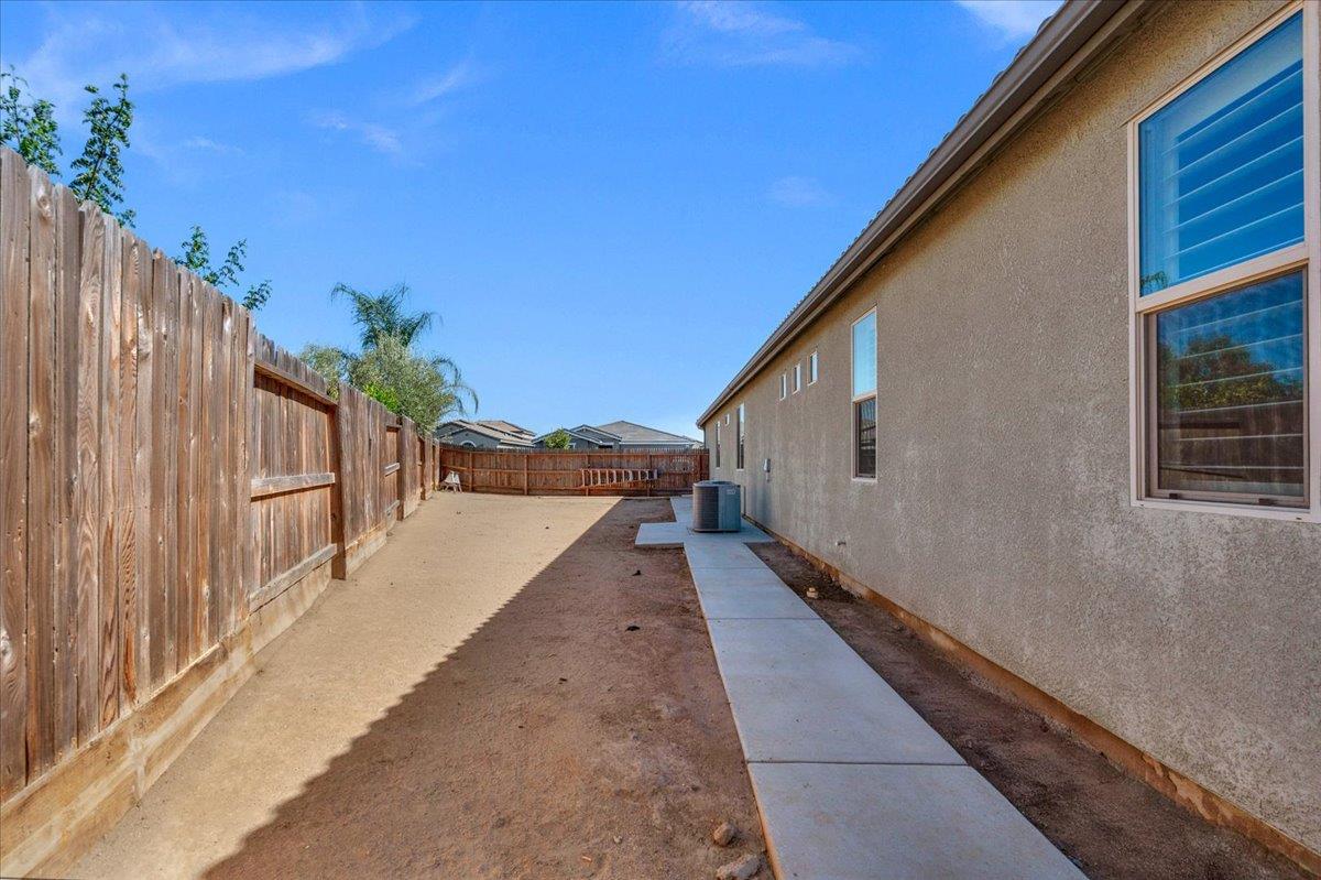 3833 Hannah Ln, Clovis, CA 93619