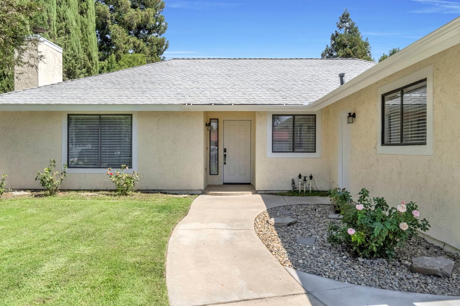 937 Filbert Ave, Clovis, CA 93611