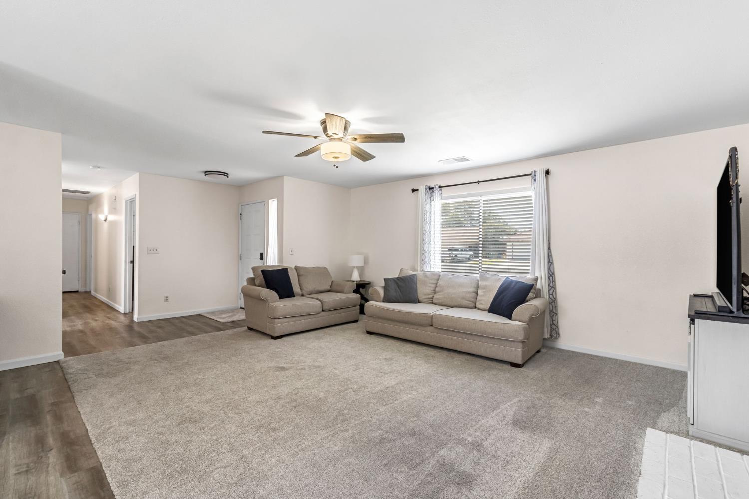 937 Filbert Ave, Clovis, CA 93611