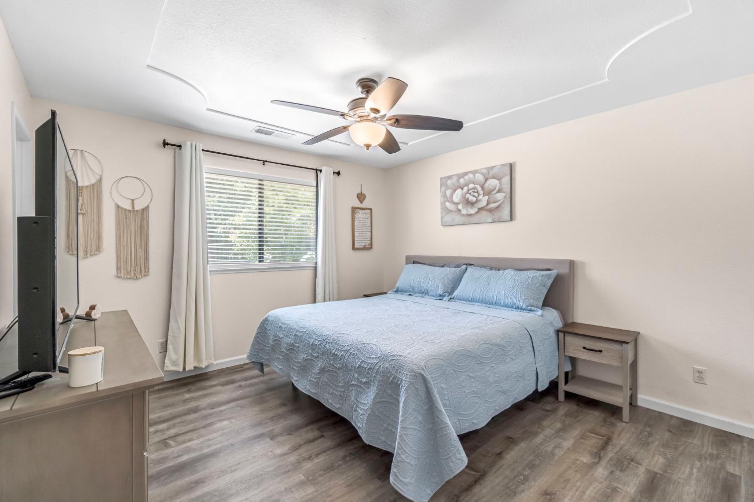 937 Filbert Ave, Clovis, CA 93611