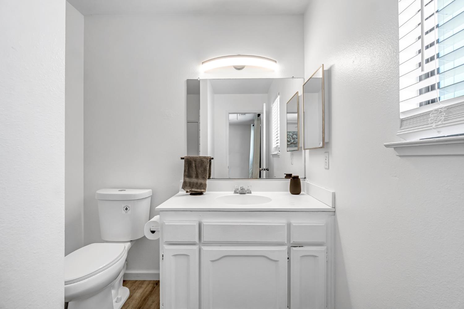 937 Filbert Ave, Clovis, CA 93611