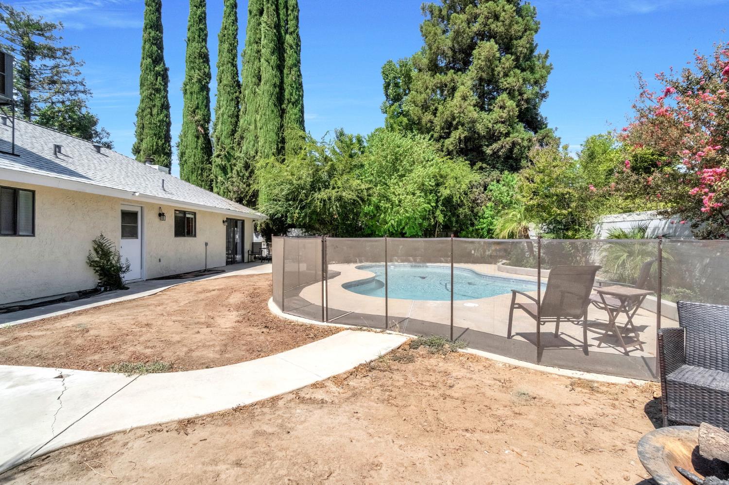 937 Filbert Ave, Clovis, CA 93611