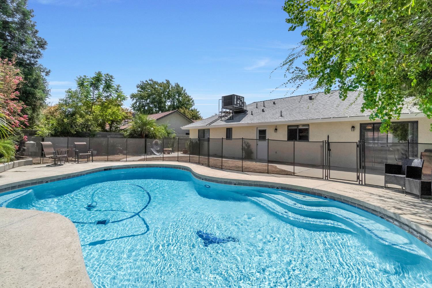 937 Filbert Ave, Clovis, CA 93611