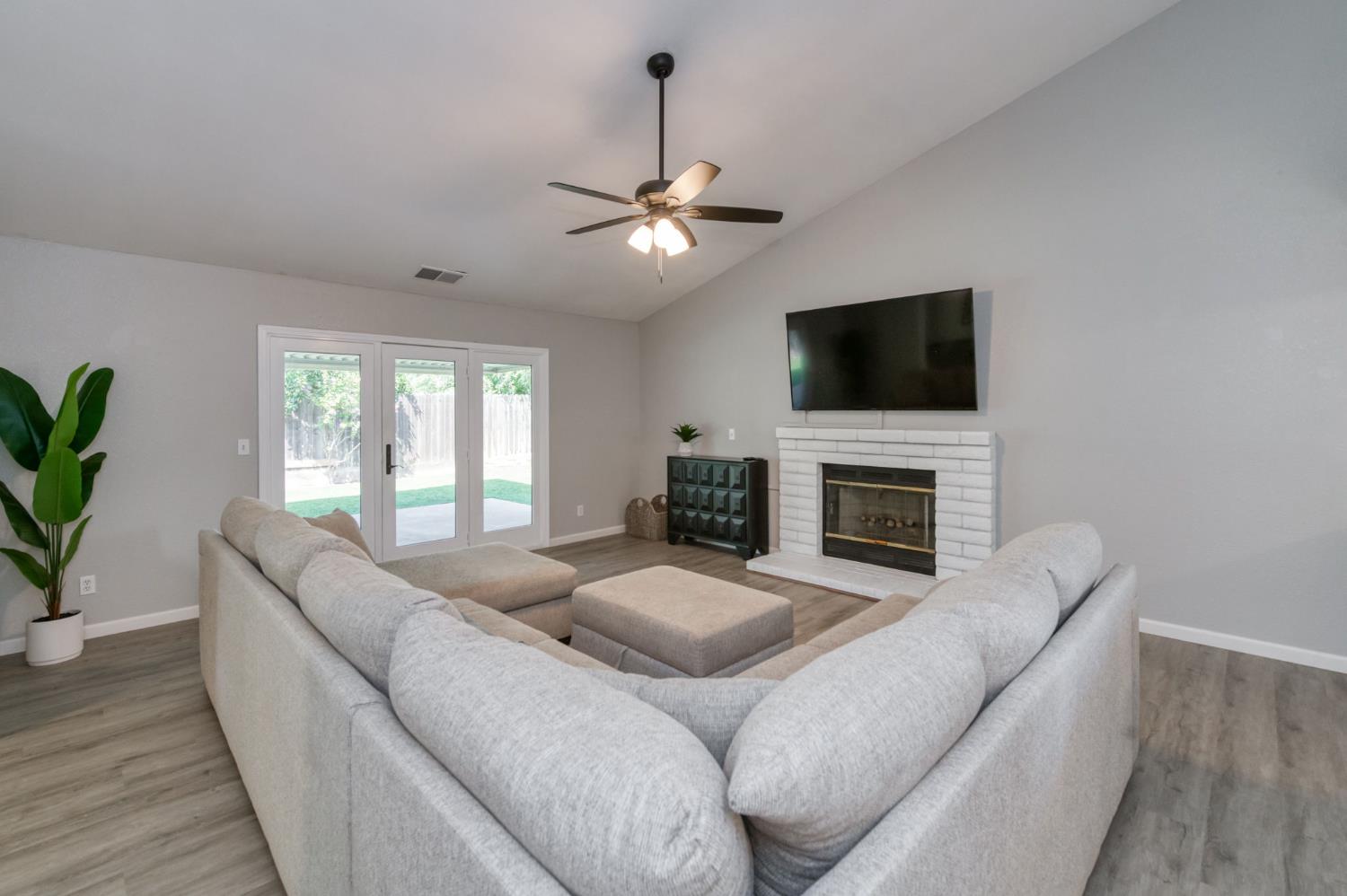 640 N Renn Ave, Clovis, CA 93611