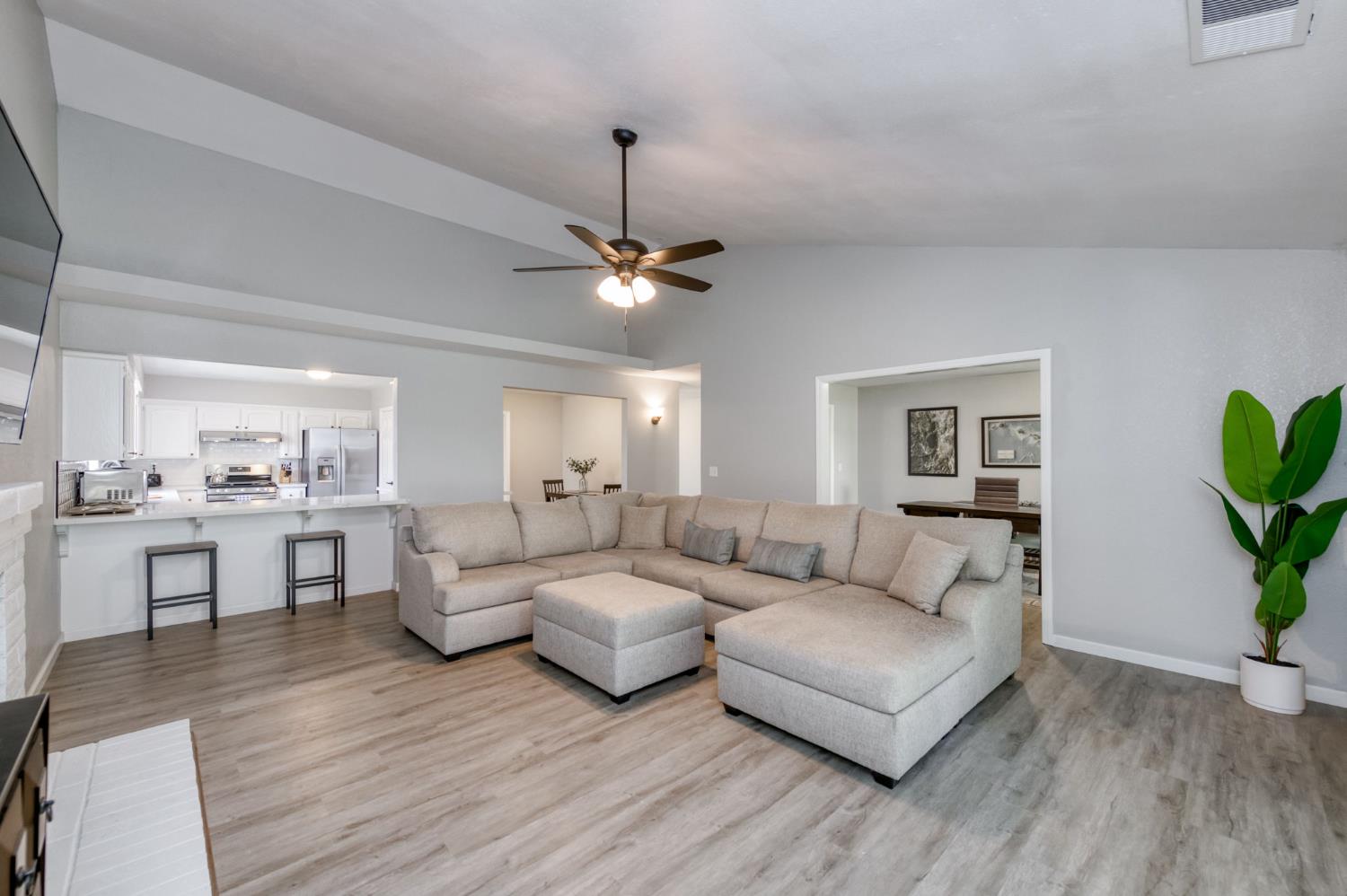 640 N Renn Ave, Clovis, CA 93611